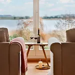 Boddenhuus - Traumhaus Mit Steg Und Boot Appartement *