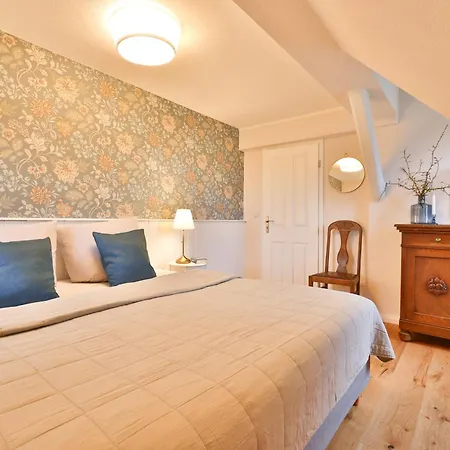 Boddenhuus - Traumhaus Mit Steg Und Boot Apartmán *