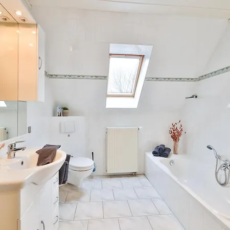 Boddenhuus - Traumhaus Mit Steg Und Boot * Zudar