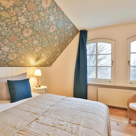 Boddenhuus - Traumhaus Mit Steg Und Boot Zudar