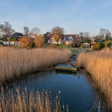 Boddenhuus - Traumhaus Mit Steg Und Boot Apartment Zudar