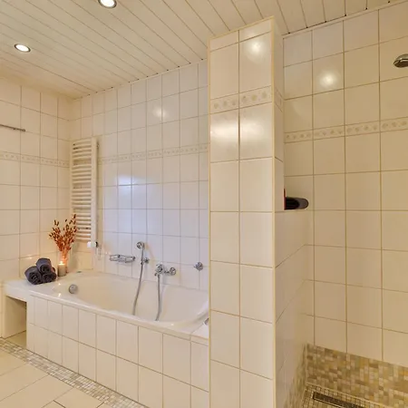 Boddenhuus - Traumhaus Mit Steg Und Boot Apartment Zudar