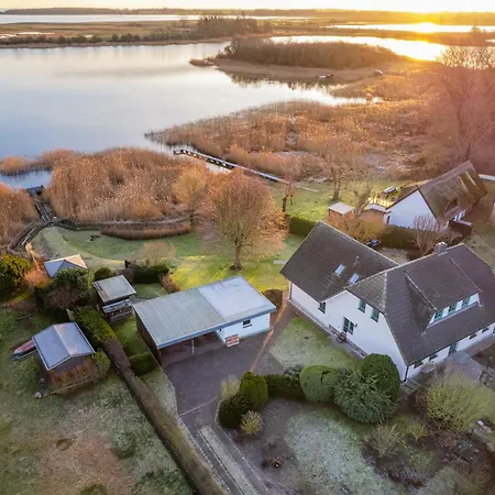 Boddenhuus - Traumhaus Mit Steg Und Boot