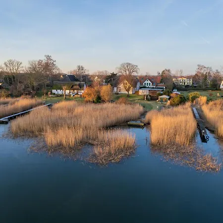Boddenhuus - Traumhaus Mit Steg Und Boot