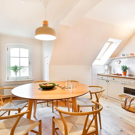 Boddenhuus - Traumhaus Mit Steg Und Boot Zudar