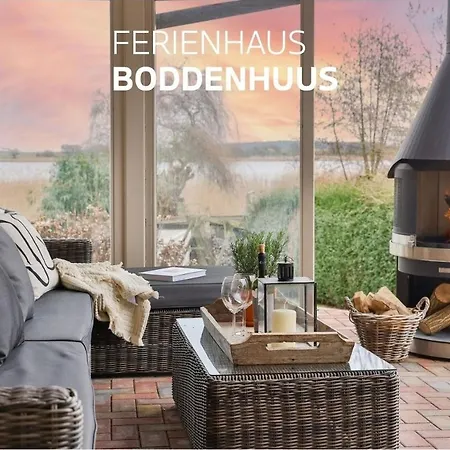 Boddenhuus - Traumhaus Mit Steg Und Boot Zudar