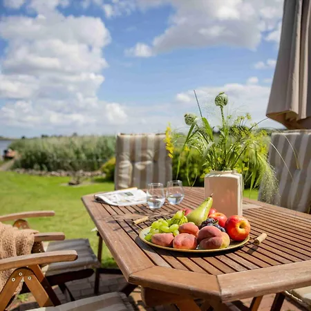 Appartement Boddenhuus - Traumhaus Mit Steg Und Boot