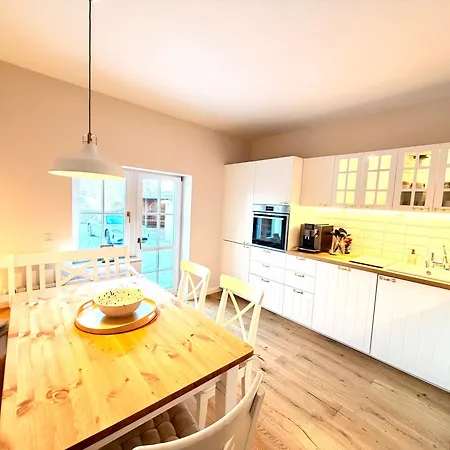 Apartment Boddenhuus - Traumhaus Mit Steg Und Boot Zudar