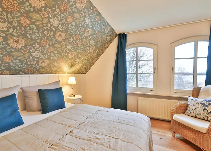 Boddenhuus - Traumhaus Mit Steg Und Boot Zudar