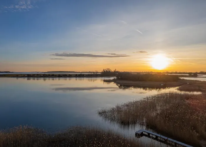 Boddenhuus - Traumhaus Mit Steg Und Boot Appartement Zudar