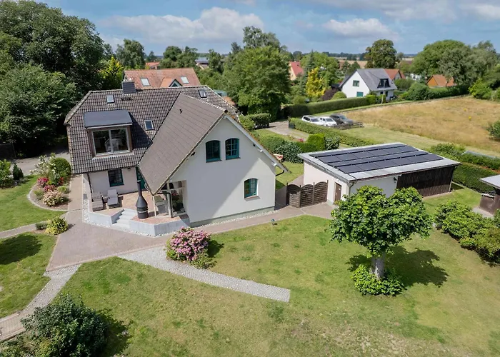 Appartement Boddenhuus - Traumhaus Mit Steg Und Boot